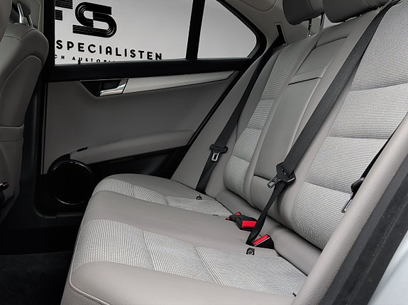 Mercedes-Benz C200 17 of 30