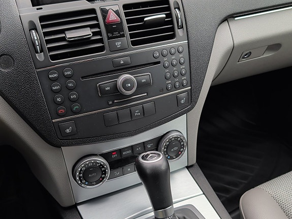Mercedes-Benz C200 24 of 30