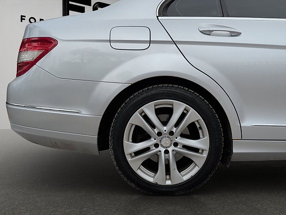 Mercedes-Benz C200 28 of 30
