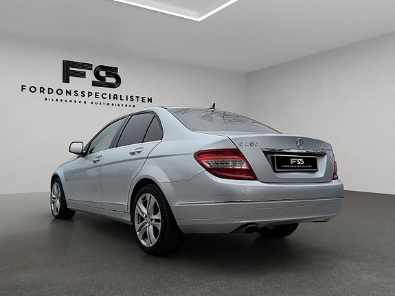 Mercedes-Benz C200 7 of 30