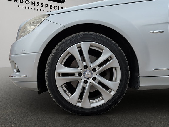 Mercedes-Benz C200 29 of 30