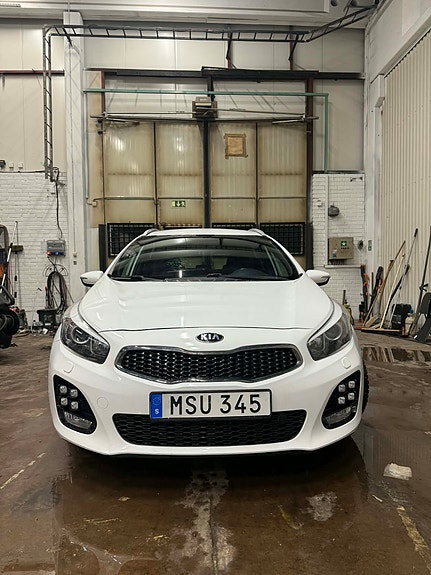 Kia Ceed 2 of 8