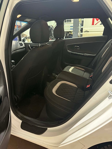 Kia Ceed 8 of 8