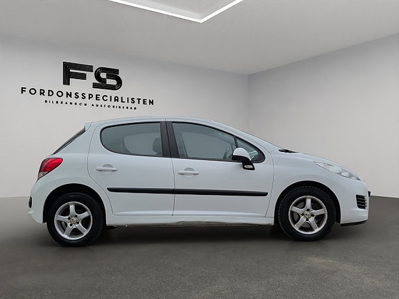 Peugeot 207 2 of 5