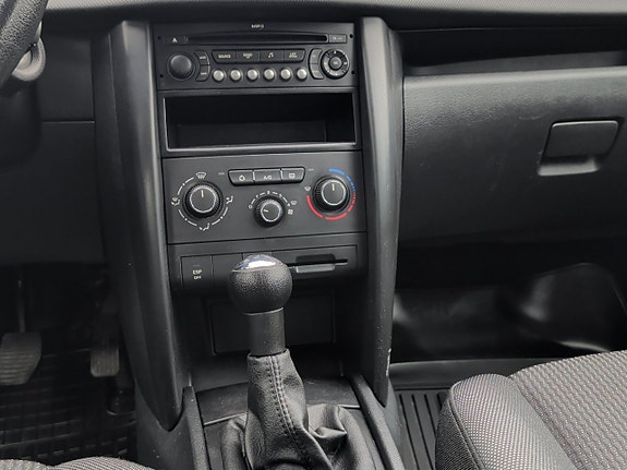 Peugeot 207 16 of 29