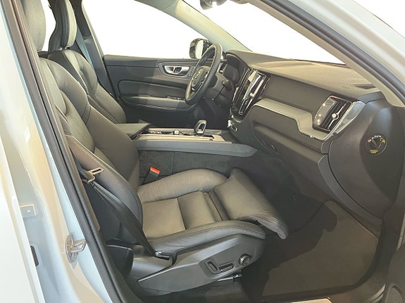 Volvo XC60 5 of 15