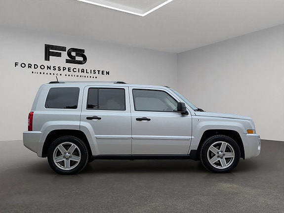 Jeep Patriot 2 of 5