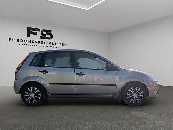 Ford Fiesta 2 of 5