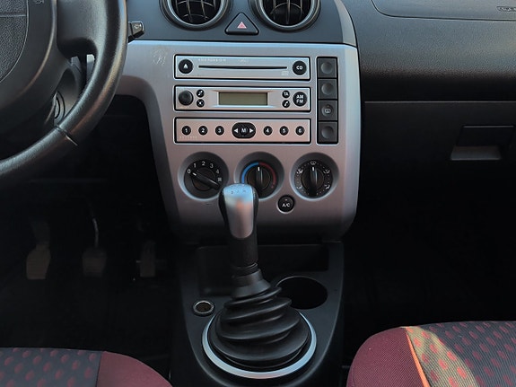 Ford Fiesta 16 of 29