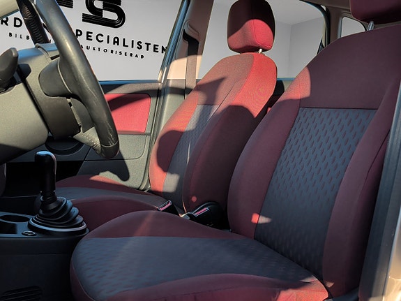 Ford Fiesta 18 of 29