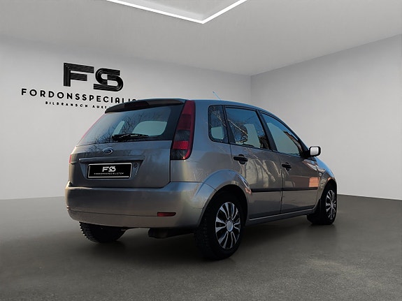 Ford Fiesta 3 of 5
