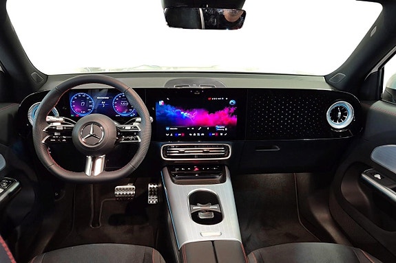 Mercedes-Benz GLB250+ 8 of 13