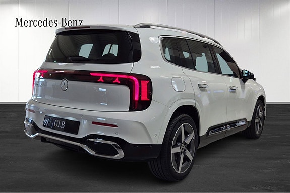 Mercedes-Benz GLB250+ 4 of 5