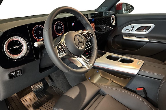 Mercedes-Benz GLB350 6 of 13
