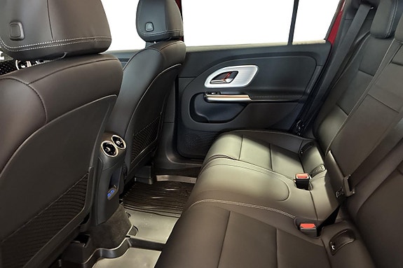 Mercedes-Benz GLB350 9 of 13
