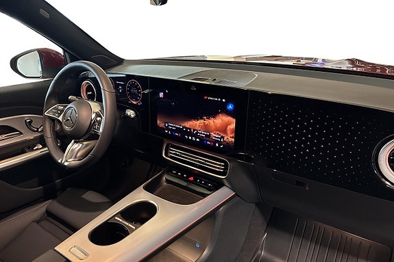 Mercedes-Benz GLB350 8 of 13