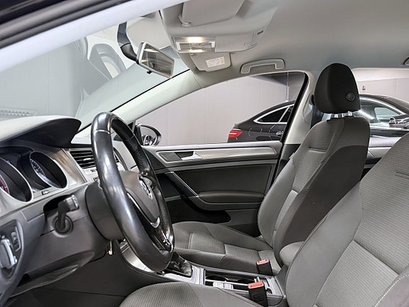 Volkswagen Golf VII 3 of 10