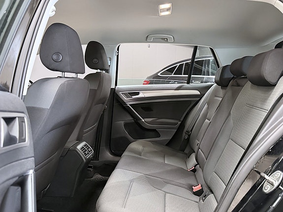 Volkswagen Golf VII 7 of 10