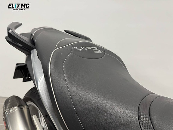 Honda Powersports VFR1200F | Akrapovic | Låga Mil | Nybesiktad 3 of 5