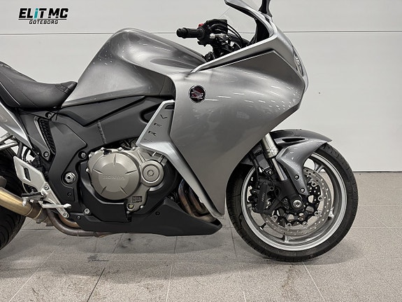 Honda Powersports VFR1200F | Akrapovic | Låga Mil | Nybesiktad 5 of 5