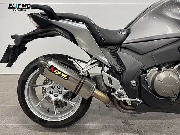 Honda Powersports VFR1200F | Akrapovic | Låga Mil | Nybesiktad 6 of 19