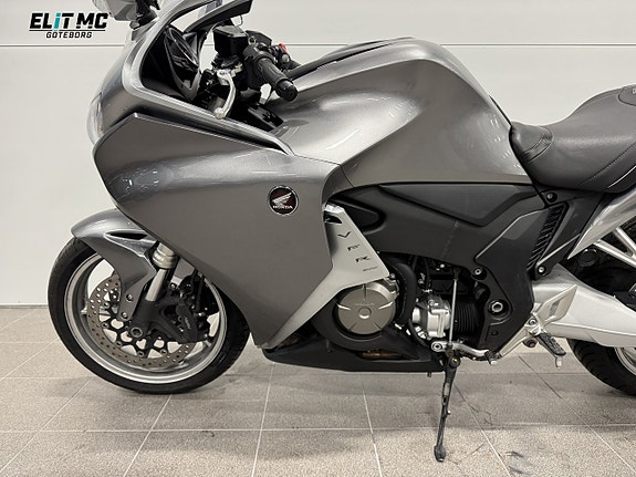 Honda Powersports VFR1200F | Akrapovic | Låga Mil | Nybesiktad 13 of 19