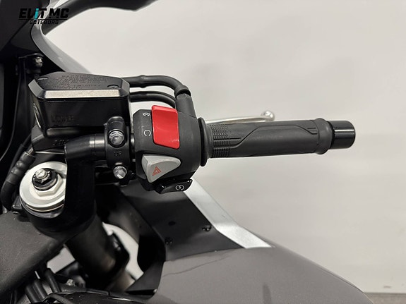 Honda Powersports VFR1200F | Akrapovic | Låga Mil | Nybesiktad 17 of 19