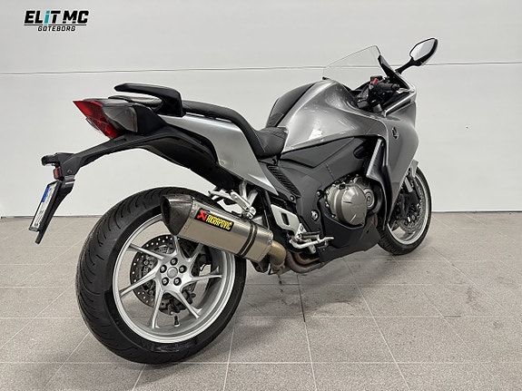 Honda Powersports VFR1200F | Akrapovic | Låga Mil | Nybesiktad 8 of 19