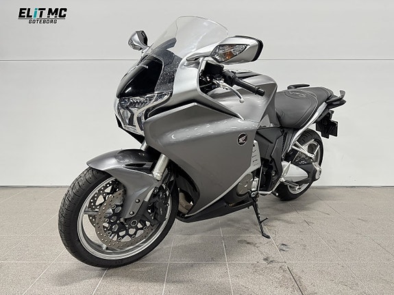 Honda Powersports VFR1200F | Akrapovic | Låga Mil | Nybesiktad 15 of 19