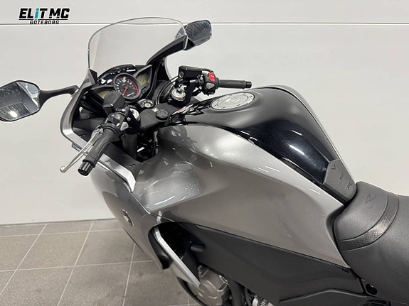 Honda Powersports VFR1200F | Akrapovic | Låga Mil | Nybesiktad 11 of 19