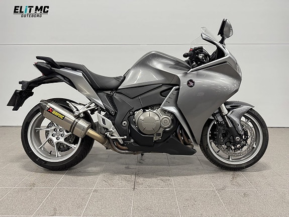 Honda Powersports VFR1200F | Akrapovic | Låga Mil | Nybesiktad 4 of 5