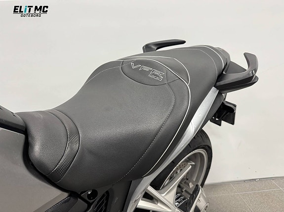 Honda Powersports VFR1200F | Akrapovic | Låga Mil | Nybesiktad 16 of 19