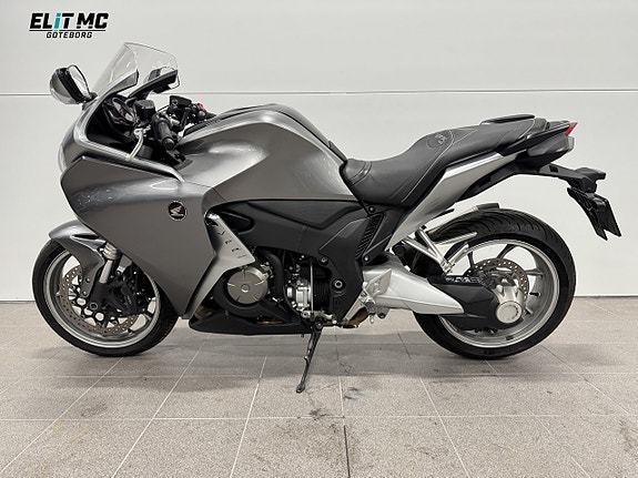 Honda Powersports VFR1200F | Akrapovic | Låga Mil | Nybesiktad 12 of 19