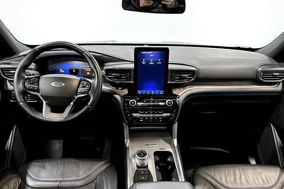 Ford Explorer 4 of 5