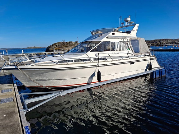 Forbina 9000 Flybridge med Volvo penta KAMD42 1995 Rak Axel