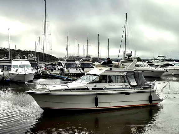 Forbina 9000 Flybridge med Volvo penta KAMD42 1995 Rak Axel