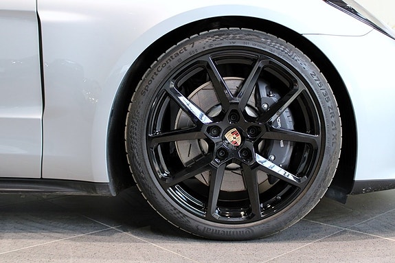 Porsche Panamera 4 5 of 5