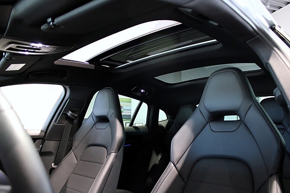 Porsche Panamera 4 4 of 5