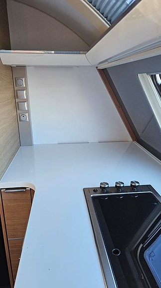 Adria ADORA 613HT Långbäddar / frontkök 12 of 17