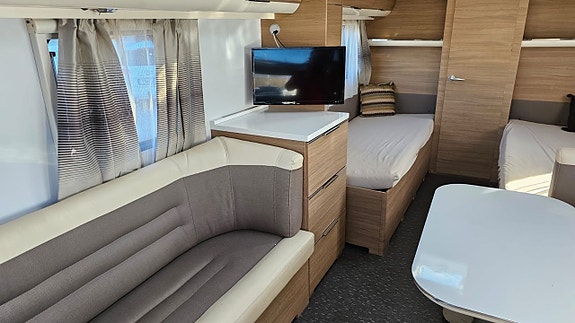 Adria ADORA 613HT Långbäddar / frontkök 9 of 17
