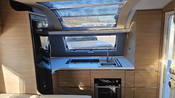 Adria ADORA 613HT Långbäddar / frontkök 10 of 17