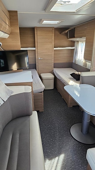Adria ADORA 613HT Långbäddar / frontkök 13 of 17