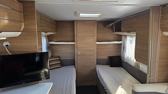 Adria ADORA 613HT Långbäddar / frontkök 8 of 17