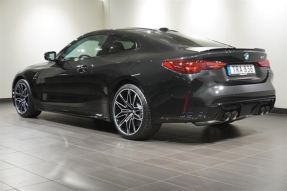 BMW M4 3 of 5