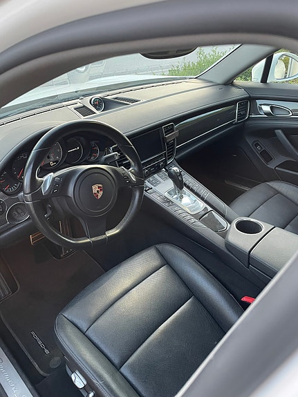 Porsche Panamera S 5 of 5