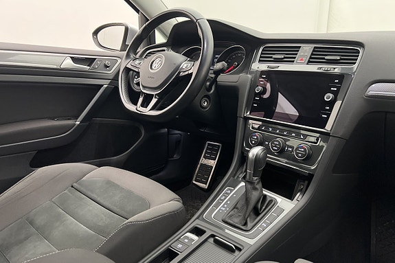 Volkswagen Golf Alltrack 11 of 25