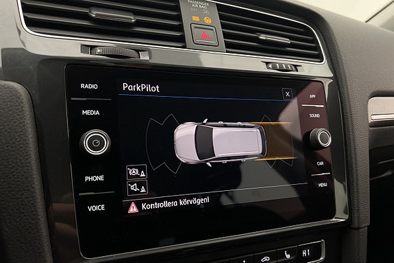 Volkswagen Golf Alltrack 21 of 25