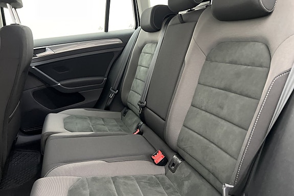 Volkswagen Golf Alltrack 13 of 25