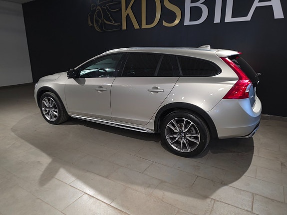 Volvo V60 Cross Country 3 of 5