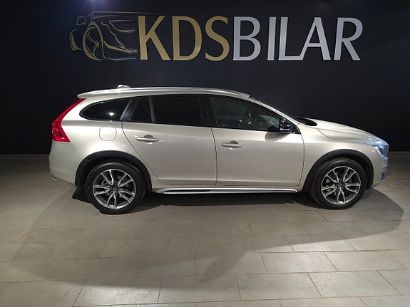 Volvo V60 Cross Country 4 of 5